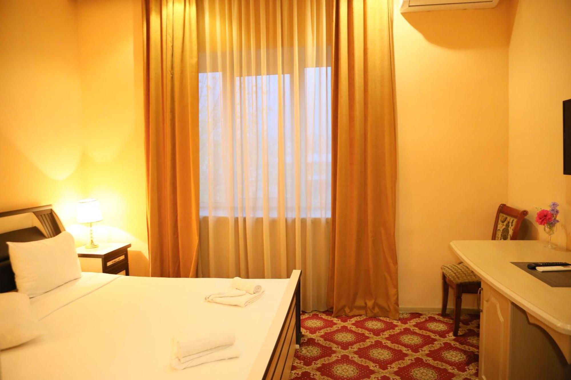 Elko Hotel Erévan Extérieur photo