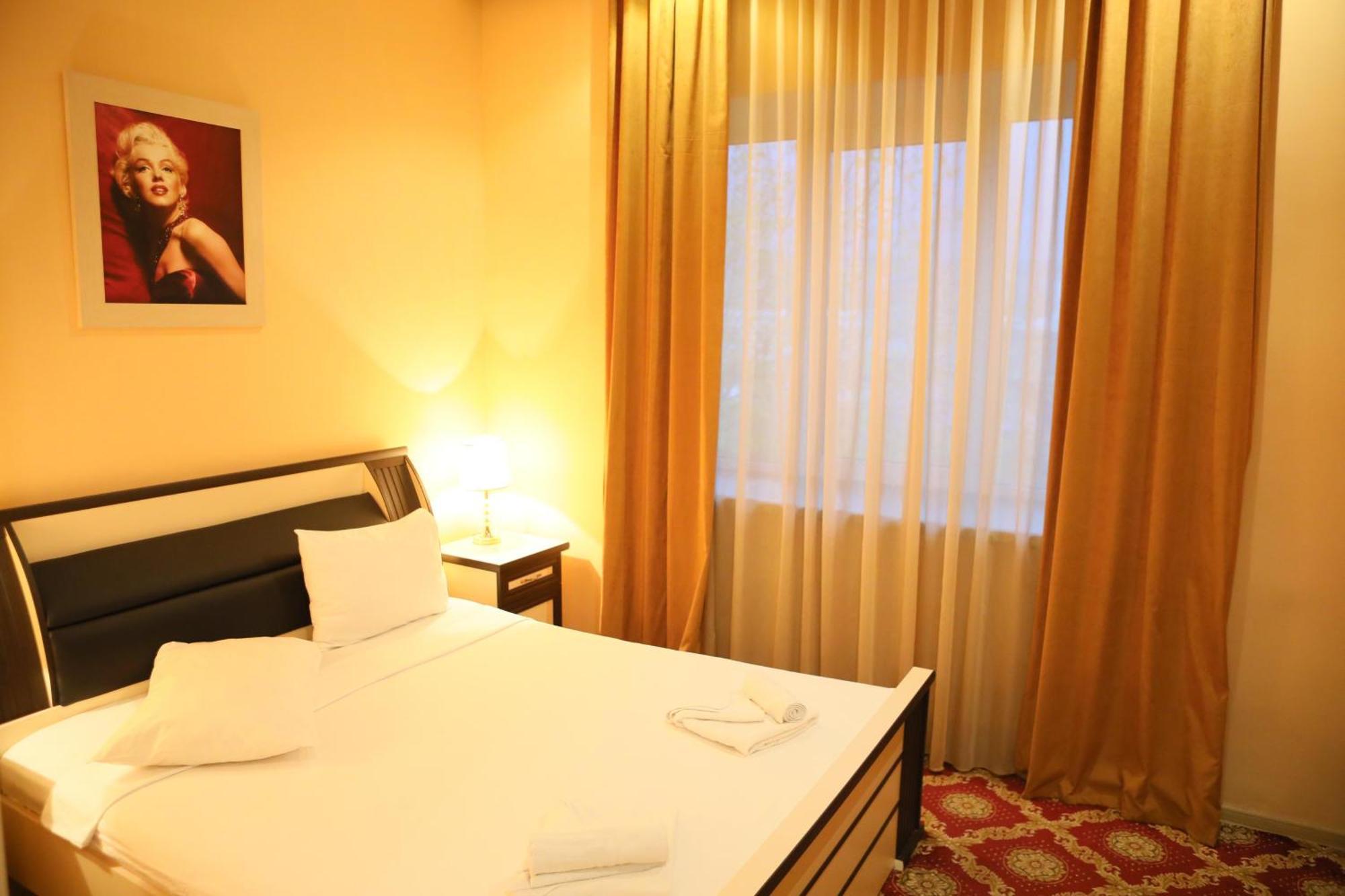 Elko Hotel Erévan Extérieur photo