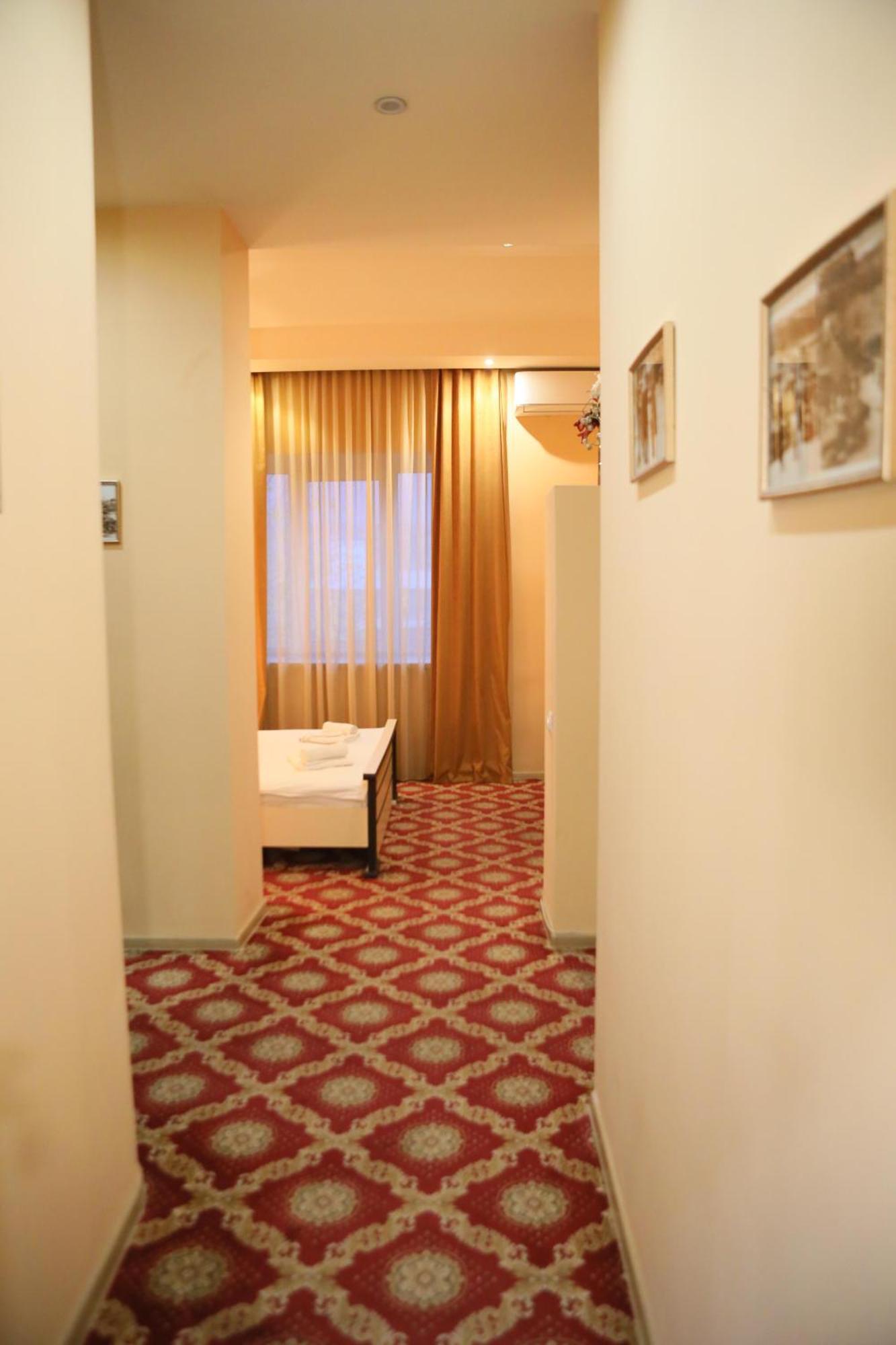 Elko Hotel Erévan Extérieur photo