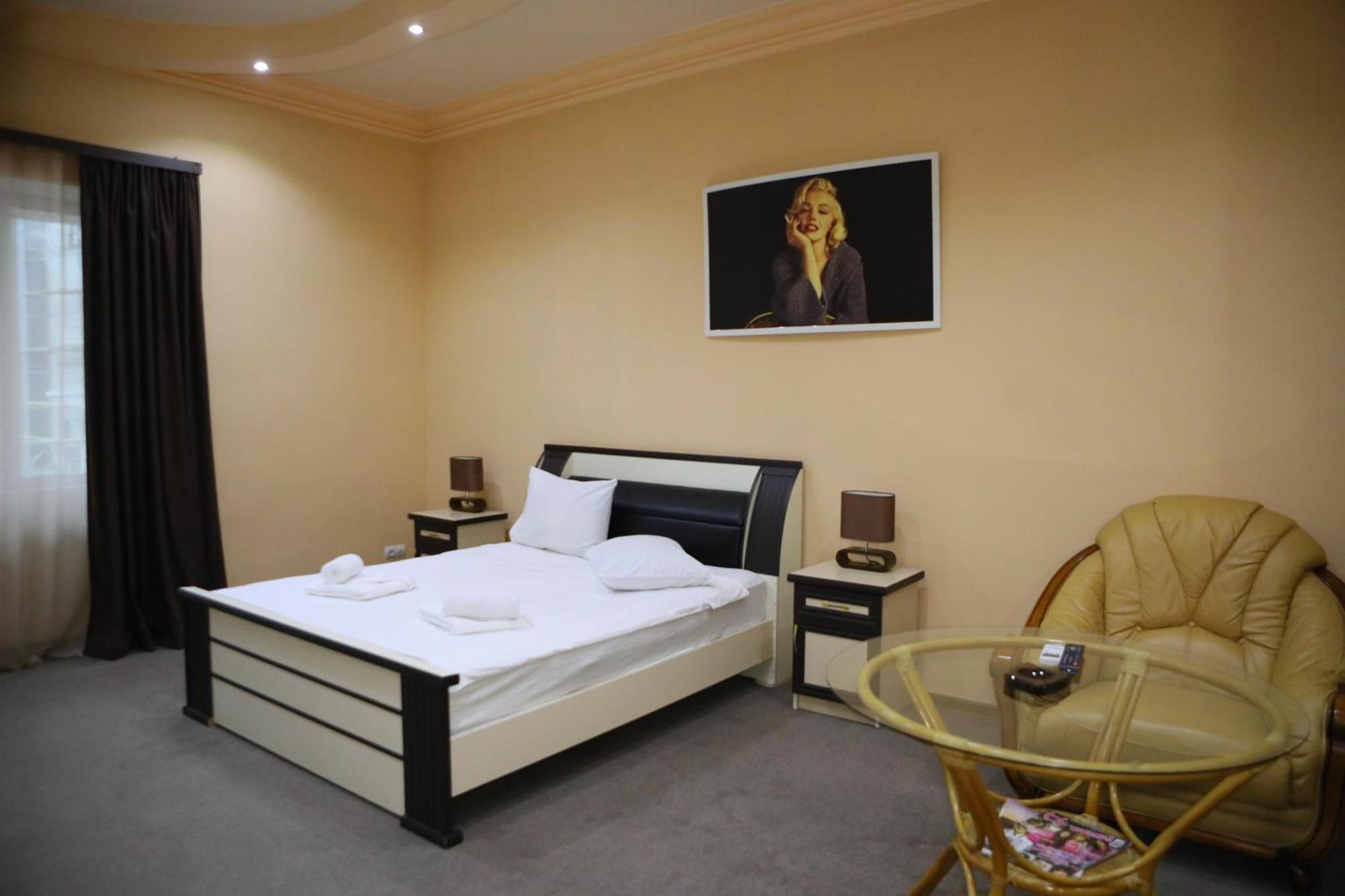 Elko Hotel Erévan Extérieur photo