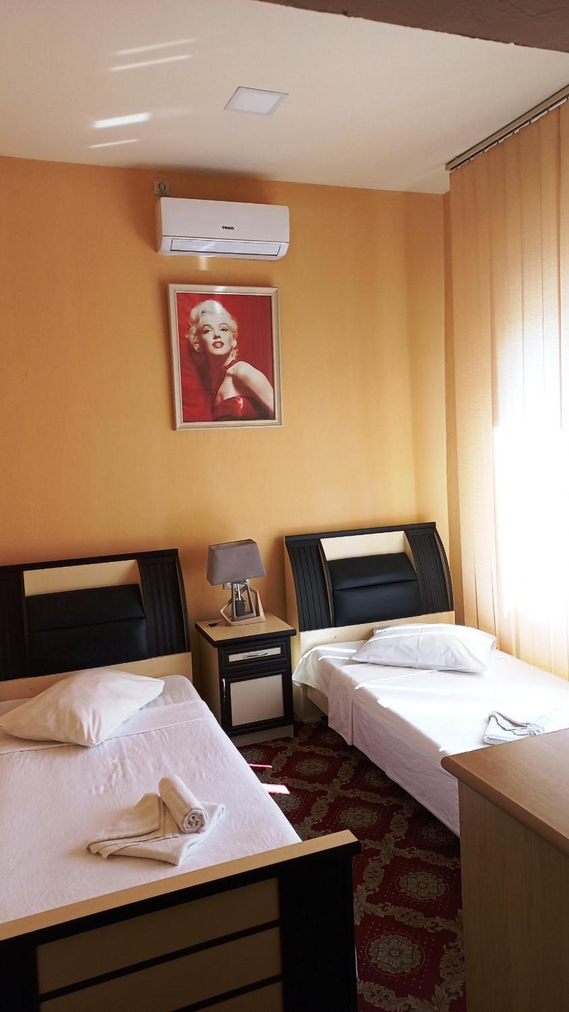 Elko Hotel Erévan Extérieur photo